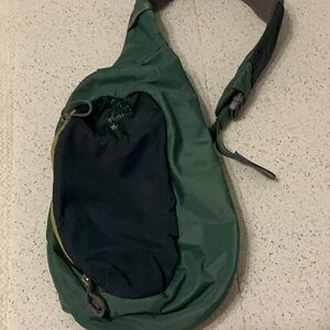 Osprey Daylite Shoulder Sling Bag
Army Green and navy